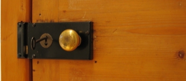 picture of door and key